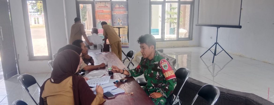 Komsos Anggota Koramil 1601/Indramayu Bersama Pamong Desa Singaraja