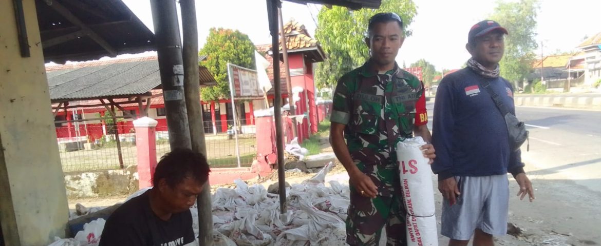Babinsa Koramil 1605 Sukagumiwang Komsos Bersama Masyarakat Desa Cadangpinggan