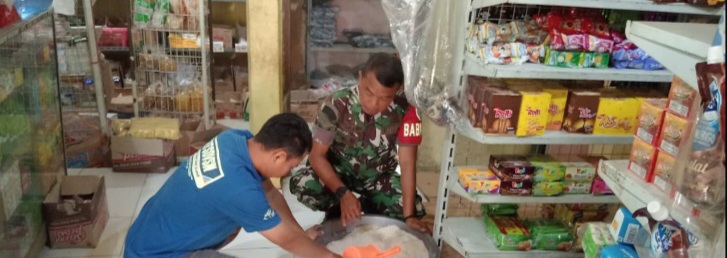 Babinsa Koramil 1603 Lohbener Laksanakan Pemantauan Harga Sembako di Wilayah Binaan