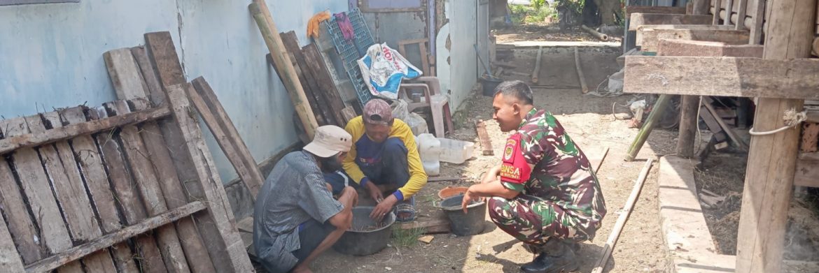 Komsos Babinsa Koramil 1601/Indramayu di Wilayah Binaan Desa Gelarmandala