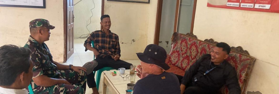 Komsos Babinsa Koramil 1605 Sukagumiwang Bersama Pamong dan BPD Desa Jengkok