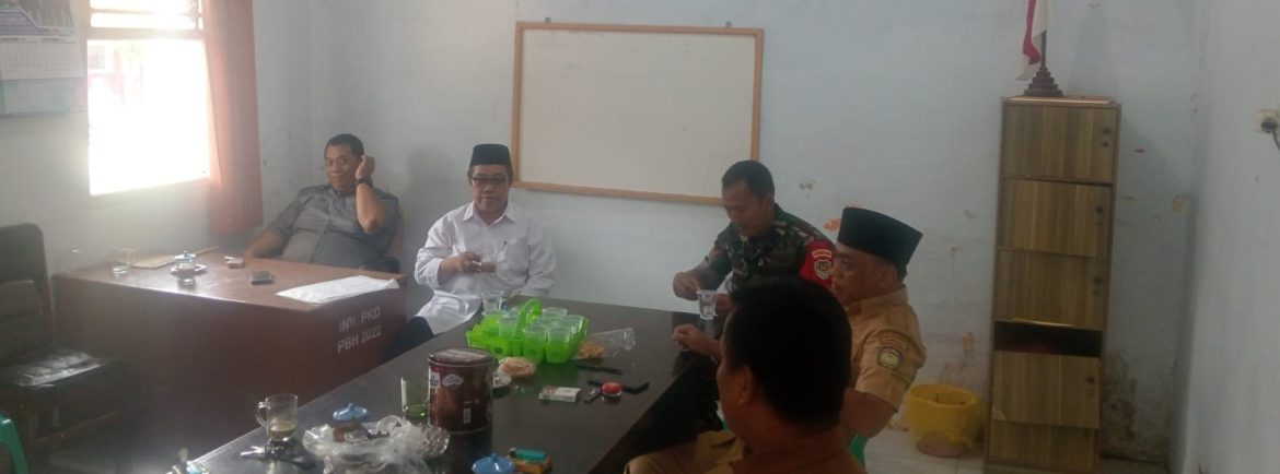 Komsos Babinsa Koramil 1601/Indramayu Pererat Silaturahmi di Desa Pekandangan