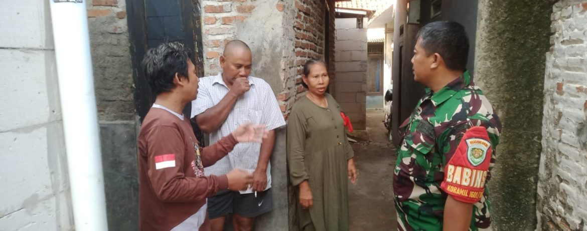 Komsos Koramil 1601/Indramayu di Blok Bungkul, Babinsa Ajak Warga Jaga Kamtibmas dan Lingkungan