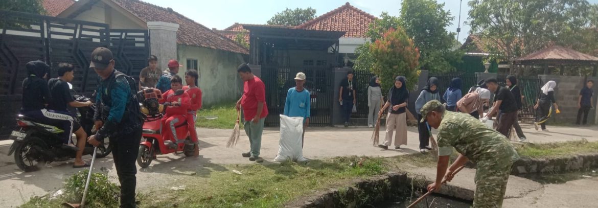 Koramil 1602/Sindang Gelar Bakti Sosial Kebersihan Lingkungan Bersama Mahasiswa STIKes Aksari Indramayu