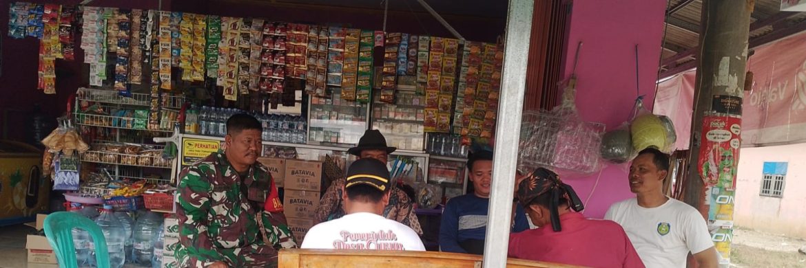 Babinsa Koramil 1611/Losarang Komsos Bersama Perangkat Desa dan Warga Puntang, Perkuat Sinergi dan Kamtibmas