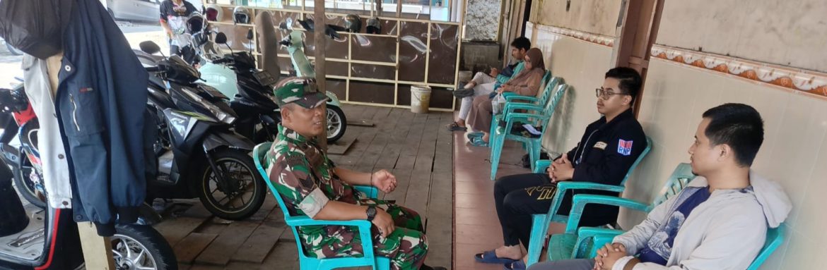 Komsos Babinsa Koramil 1601/Indramayu Pererat Silaturahmi dengan Warga Karanganyar