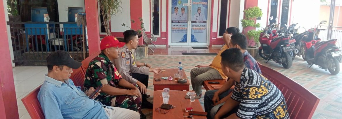 Babinsa Koramil 1608 Karangampel Gelar Komsos di Desa Dukuh Jeruk, Perkuat Silaturahmi dan Kepedulian Warga