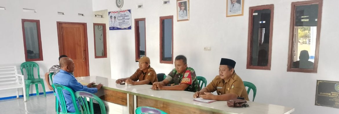 Babinsa Koramil 1603/Lohbener Komsos Bersama Kuwu dan Pamong Desa Bojongslawi, Bahas Keamanan Wilayah