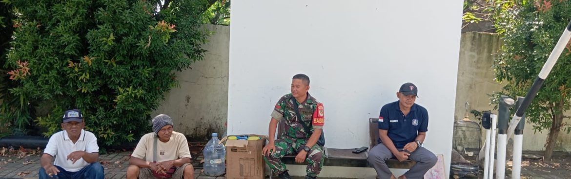 Komsos Babinsa Koramil 1601/Indramayu Pererat Silaturahmi dengan Warga Lemahmekar