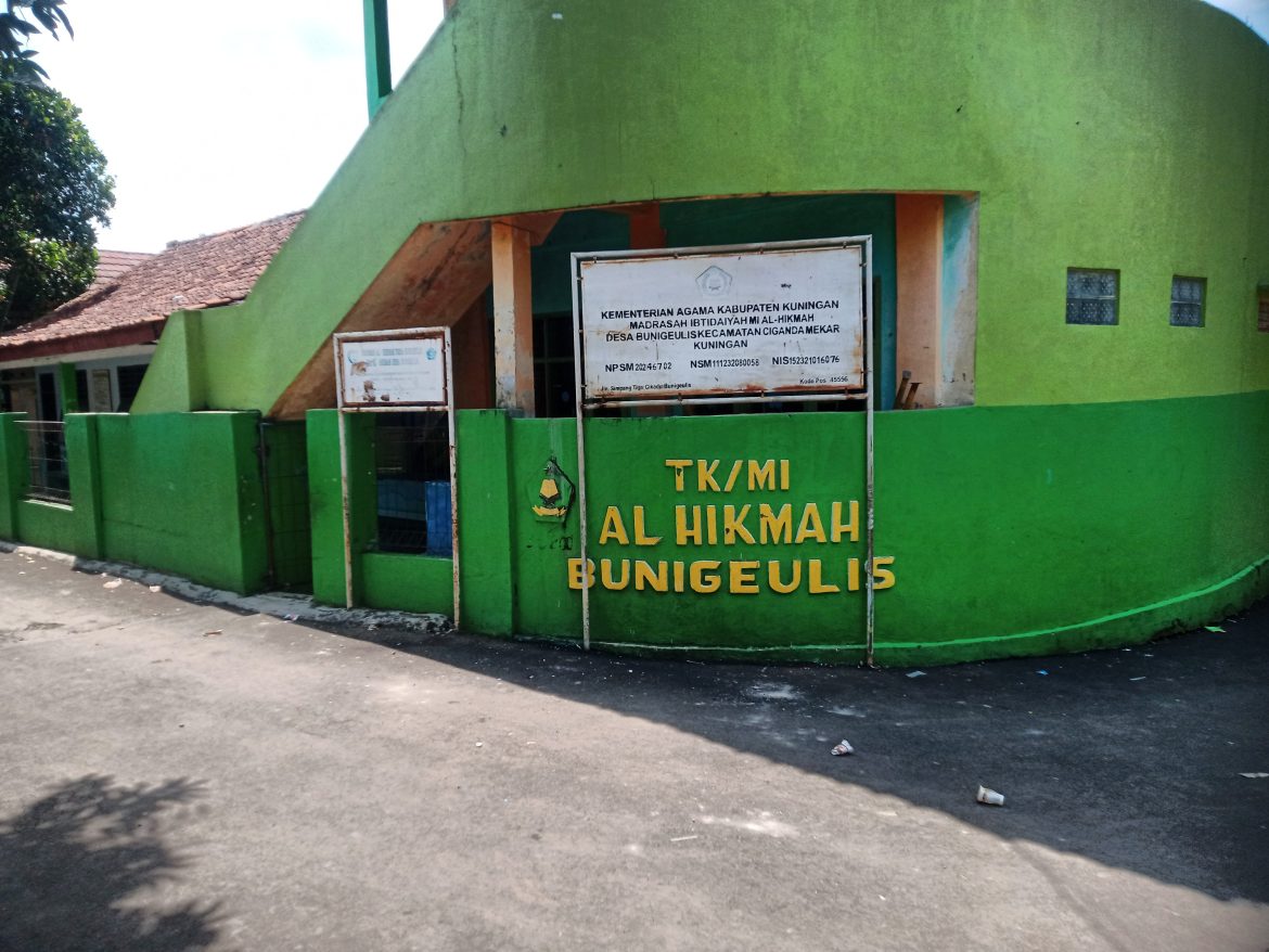 Sekolah MI Al Hikmah Bunigeulis Kec.Cigandamekar Kuningan Butuh Perhatian Pemerintah untuk Rehab Gedung