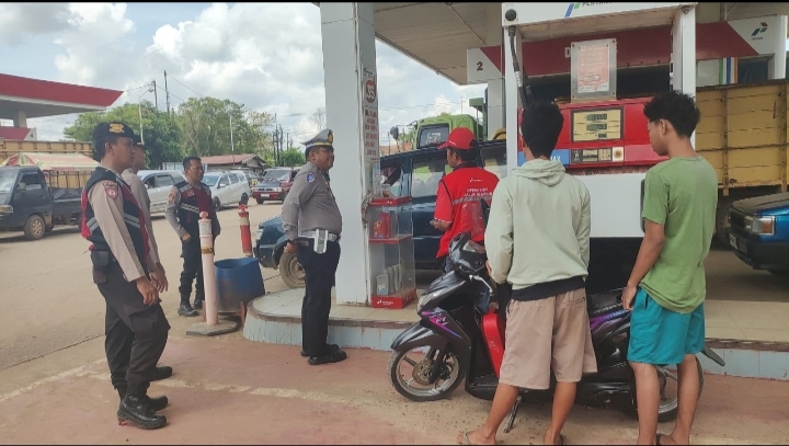Cegah Kelangkaan BBM dan Penimbunan, Piket Pawas Polres Banyuasin Pimpin Patroli Gabungan Samapta dan Lantas di SPBU Km 52