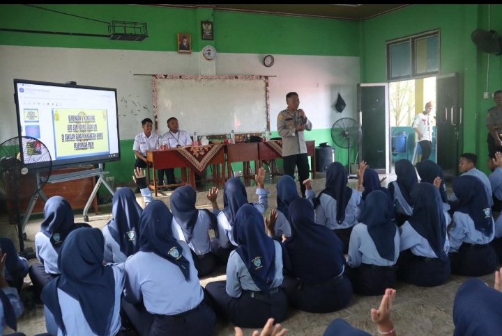 BISMILLAH” Bag SDM Polres Ogan Ilir Hadir di Sekolah, Bentengi Pelajar dari Kenakalan Remaja dan Bahaya Narkoba