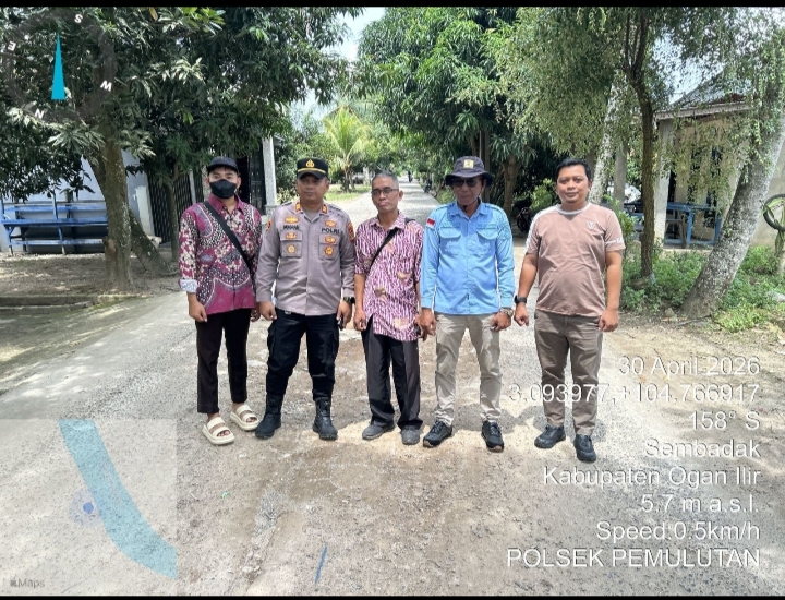 Polres Ogan Ilir melalui Polsek Pemulutan Lakukan Kegiatan Positif untuk Masyarakat, Cek Titik Jalan Rusak di Desa Sembadak Dukung Program Belida Asri