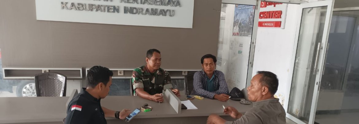 Babinsa Koramil 1605/Sukagumiwang Perkuat Kedekatan dengan Warga Lewat Komsos di Desa Manguntara