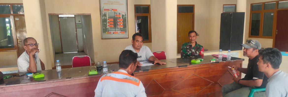 Komsos Babinsa Koramil 1601/Indramayu di Pekandanganjaya, Warga Diajak Jaga Kamtibmas dan Lingkungan