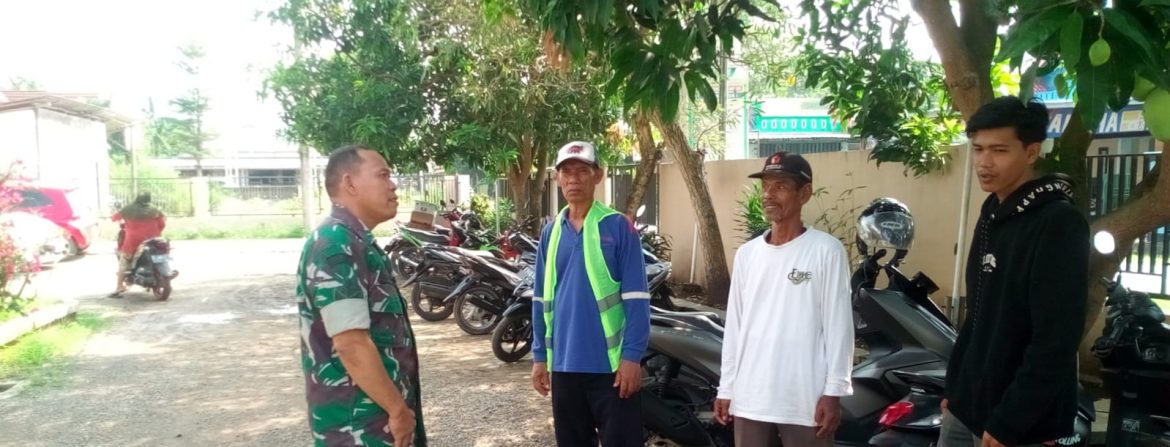 Babinsa Koramil 1608 Karangampel Gelar Komsos Bersama Warga Desa Kaplongan Lor