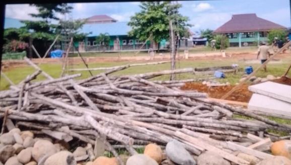 DUGAAN KONFLIK KEPENTINGAN: OKNUM ANGGOTA DPRD REJANG LEBONG INISIAL RC DIDUGA BORONG PROYEK 8 GEDUNG KOPDES MERAH PUTIH, PEMBANGUNAN MOLAR & GANGGU AKTIVITAS SEKOLAH