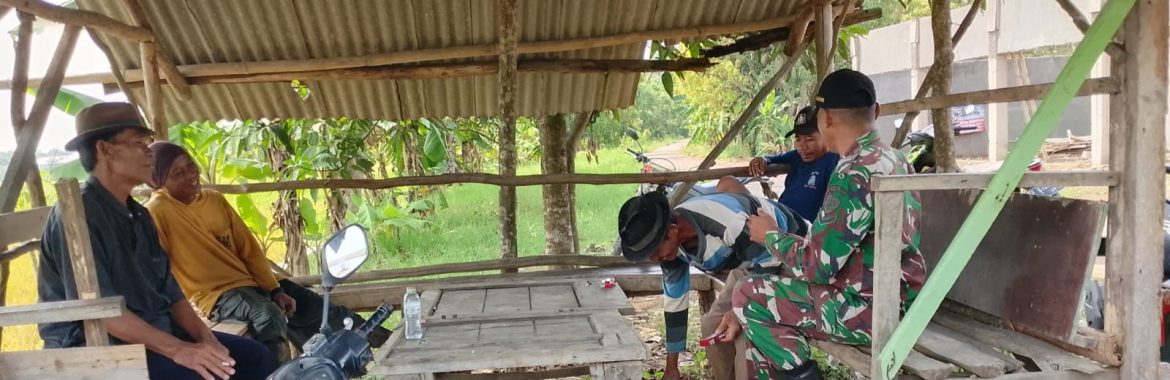 Babinsa Koramil 1603 Lohbener Komsos Bersama Petani Desa Tawangsari