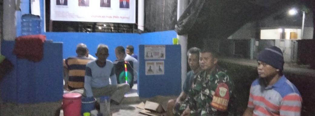 Anggota Koramil 1601 Indramayu Komsos Bersama Warga Kelurahan Bojong Sari