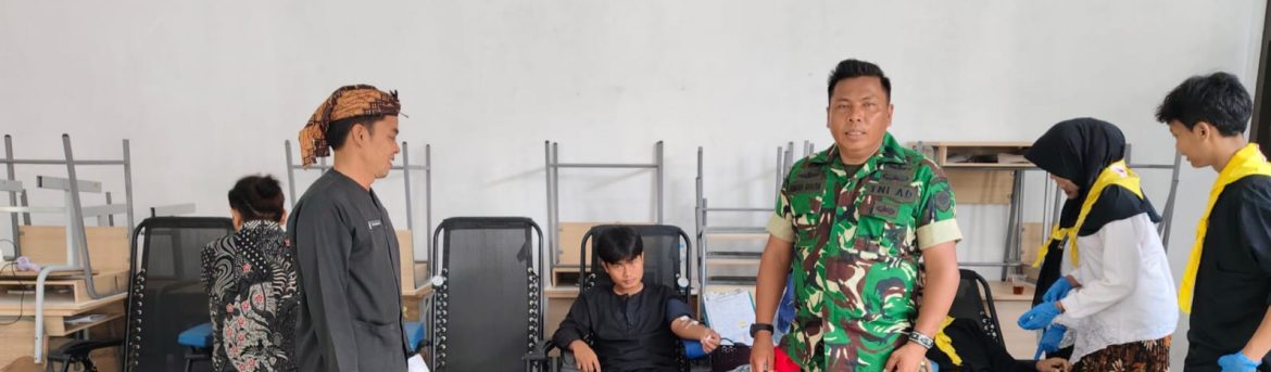 Koramil 1608/Karangampel Hadiri Kegiatan Donor Darah Rutin di SMAN 1 Kedokanbunder