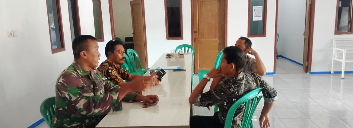 Babinsa Koramil 1603/Lohbener Komsos Bersama Kuwu Desa Bojongslawi