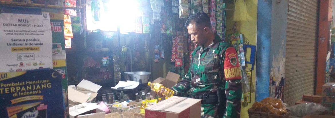 Babinsa Koramil 1605/Sukagumiwang Monitoring Sekaligus Pendataan Harga Sembako di Wilayah Binaan