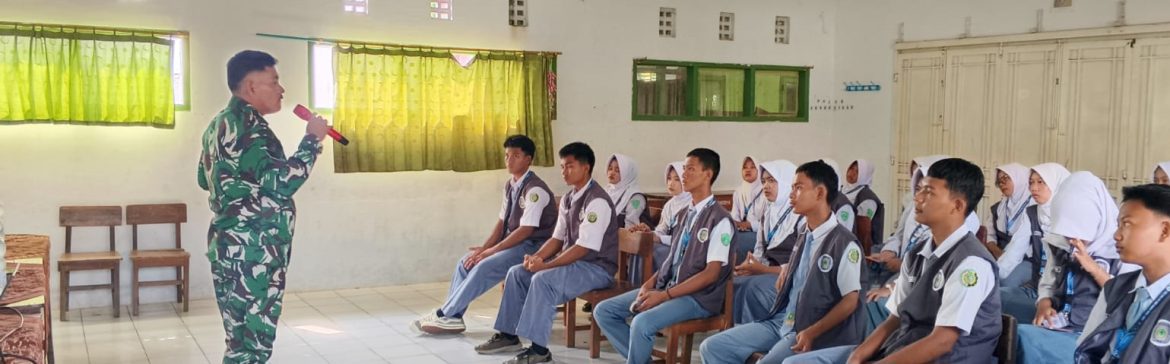 Anggota Koramil 1603/Lohbener Berikan Materi Bela Negara, Bahaya Narkoba dan Sex Bebas di SMK dan MTs Ma’arif Langut