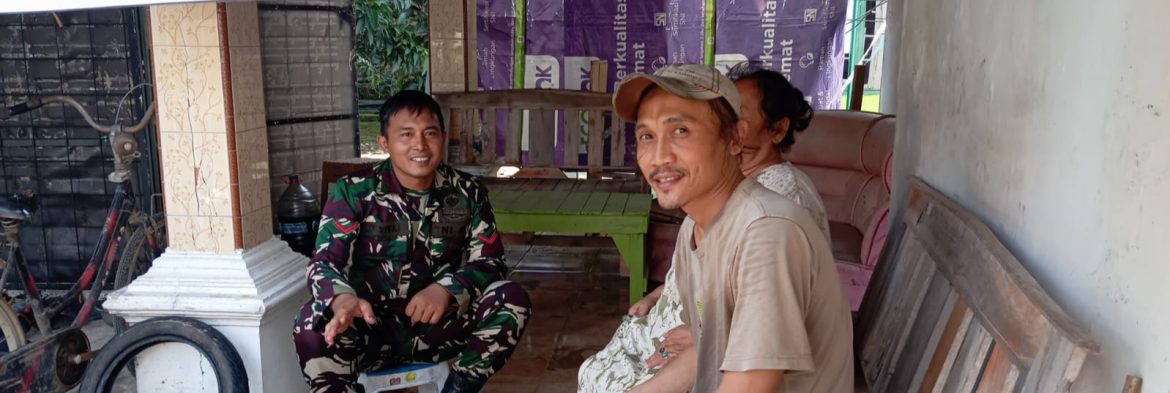 Komsos di Desa Gelarmandala, Anggota Koramil 1601/Indramayu Pererat Kedekatan dengan Warga