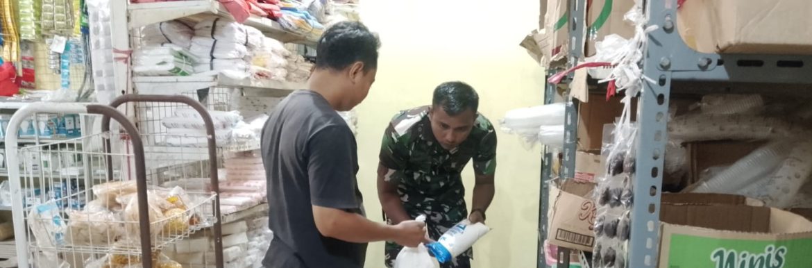 Babinsa Koramil 1603/Lohbener Laksanakan Pemantauan Harga Sembako di Wilayah Binaan