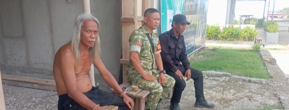 Komsos Anggota Koramil 1601/Indramayu di Wilayah Binaan Desa Tambak