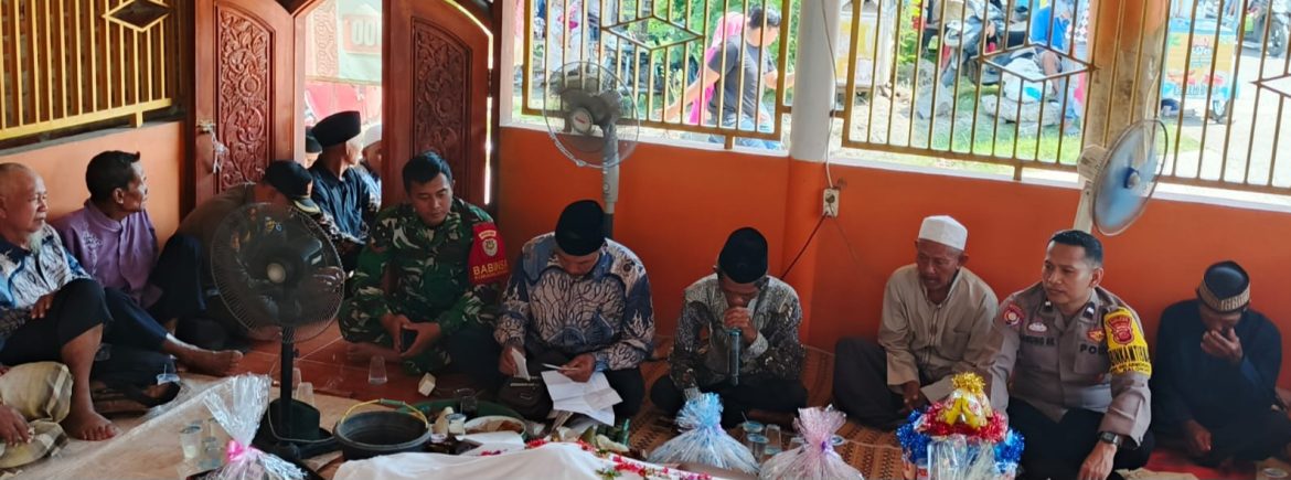 Babinsa Koramil 1601/Indramayu Hadiri Acara Adat Mapag Sri Desa Gelarmandala