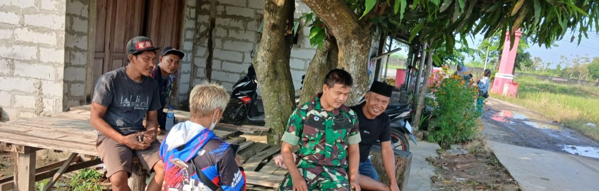 Komsos Babinsa Koramil 1605 Sukagumiwang Bersama Masyarakat Desa Gedangan Pererat Silaturahmi dan Tingkatkan Kepedulian Lingkungan