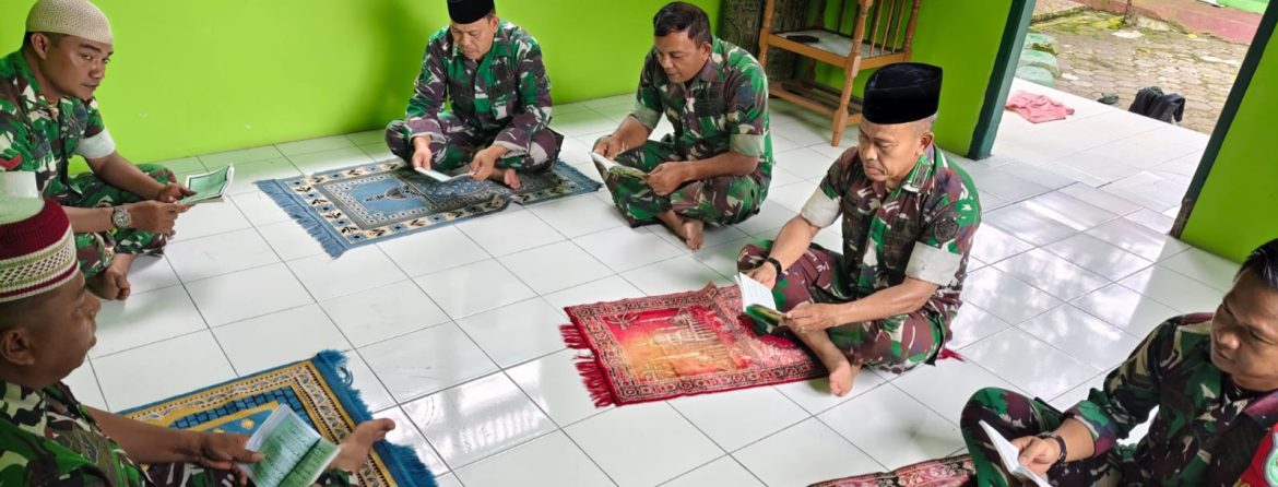 Danramil 1608 Karangampel Pimpin Doa Bersama di Mushola Koramil