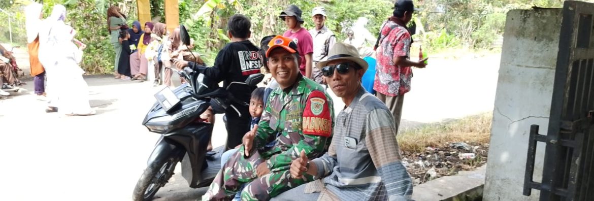 Komsos Anggota Koramil 1601/Indramayu di Desa Rawadalem Pererat Silaturahmi dengan Warga