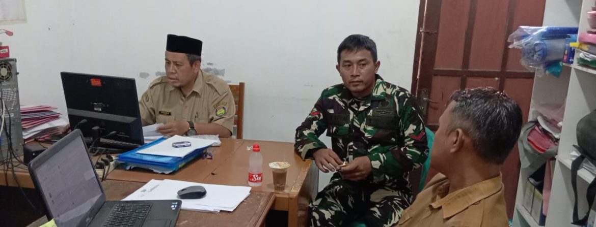 Komsos Babinsa Koramil 1601/Indramayu Bersama Perangkat Desa Gelarmandala Pererat Sinergitas dan Dukung Ketahanan Pangan