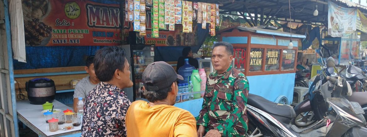 Babinsa Koramil 1605 Sukagumiwang Komsos Bersama Masyarakat Desa Tulungagung