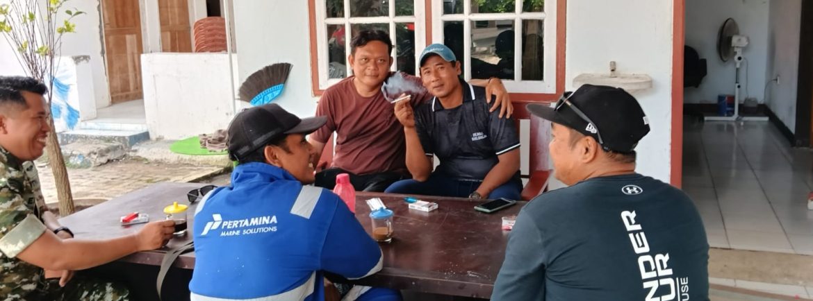 Komsos Anggota Koramil 1601/Indramayu Pererat Silaturahmi dengan Warga Desa Balongan