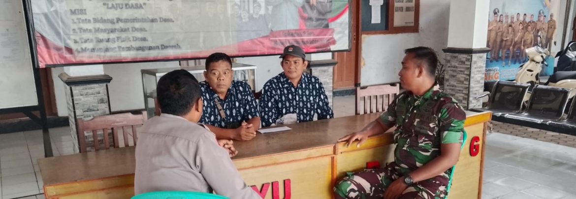 Babinsa Koramil 1603/Lohbener Komsos Bersama Perangkat Desa Larangan