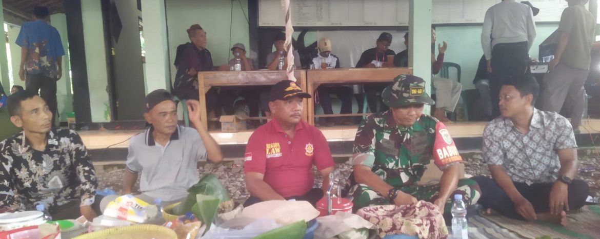 Babinsa Koramil 1603/Lohbener Hadiri Acara Adat Unjungan Buyut Suger di Blok Winong