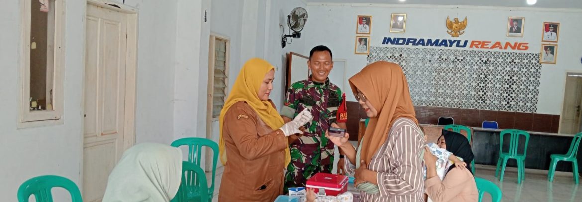 Komsos Anggota Koramil 1601/Indramayu di Wilayah Binaan Desa Pekandangan