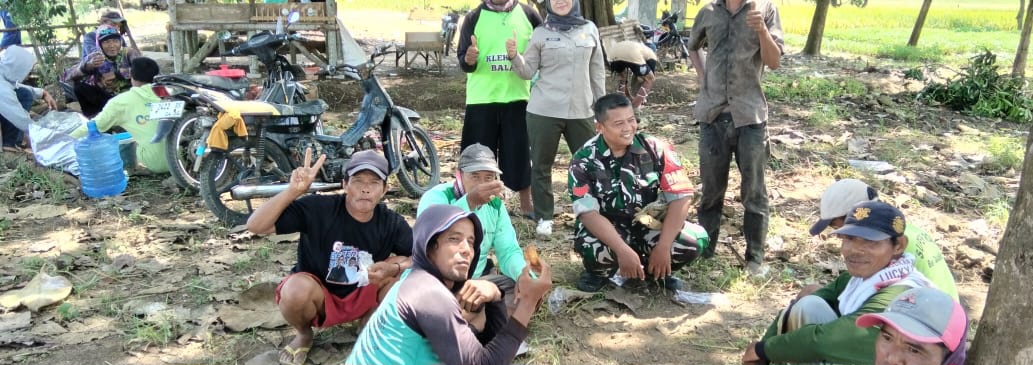 Komsos Koramil 1601/Indramayu, Babinsa Ajak Warga Desa Telukagung Jaga Kamtibmas dan Kebersihan Lingkungan
