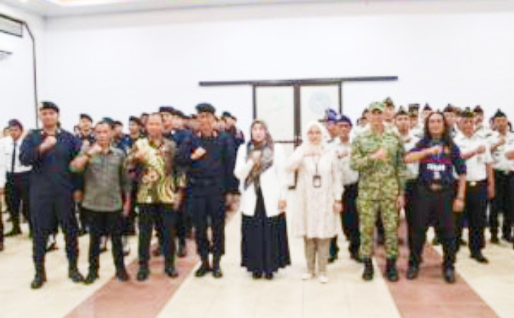 Ikrar bersih Lapas Kuningan Jawa Barat Wabub Tuti dukung penuh pemberantasan narkoba.Hp ilegal.dan penipuan.