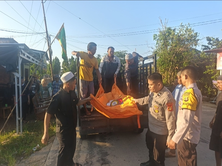 Polsek Pemulutan Ogan Ilir Evakuasi Penemuan Mayat Lansia di Sungai Arisan Jaya, Diduga Tenggelam Saat Mencari Rumput