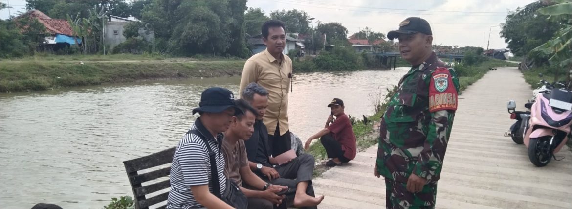 Babinsa Koramil 1603/Lohbener Jalin Silaturahmi dan Perkuat Kamtibmas Melalui Komsos di Desa Sukadadi