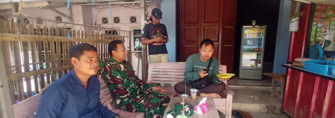 Komsos Babinsa Koramil 1611/Losarang Bersama Masyarakat Desa Jangga, Pererat Silaturahmi dan Jaga Kamtibmas