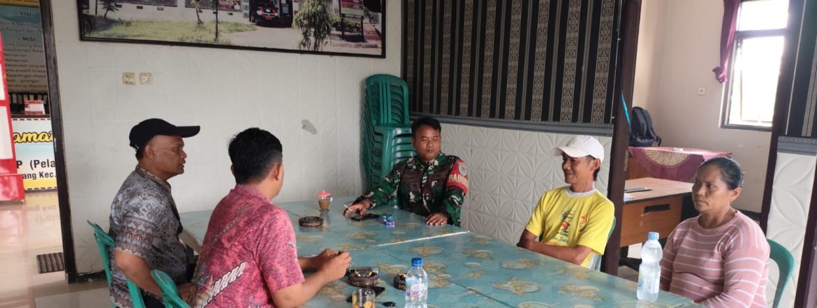 Komsos Anggota Koramil 1611/Losarang Bersama Pamong Desa Losarang, Perkuat Sinergi dan Jaga Kondusivitas Wilayah