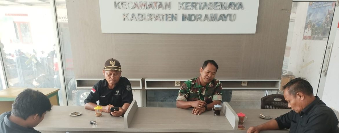 Komsos Babinsa Koramil 1605 Sukagumiwang Bersama Pamong Desa Manguntara, Perkuat Sinergi dan Ketahanan Desa