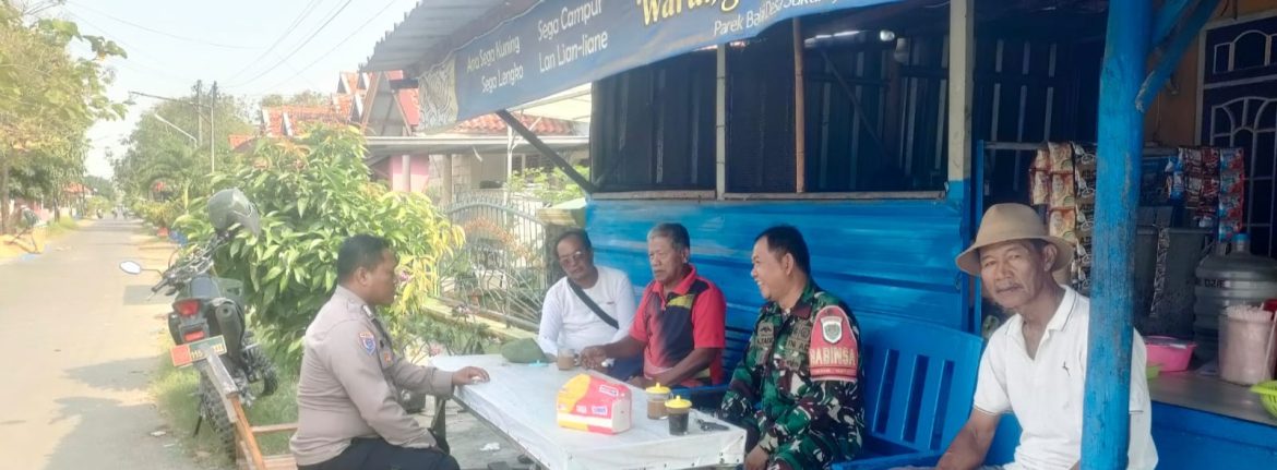 Sertu A.Zaeni Babinsa Koramil 1601/Indramayu Pererat Silaturahmi dengan Warga Desa Sukareja Melalui Komsos