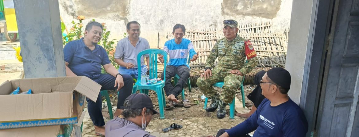 Komsos Babinsa Koramil 1601/Indramayu Pererat Kedekatan dengan Warga Kelurahan Margadadi