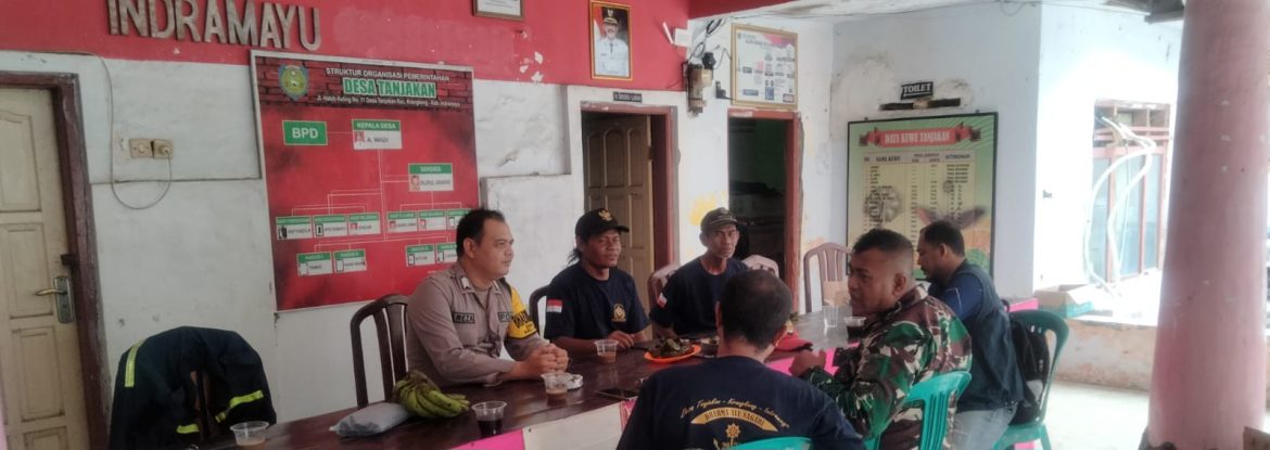 Antisipasi Kerawanan Curanmor dan Geng Motor, Babinsa Koramil 1610/Krangkeng Lakukan Komsos dengan Perangkat Desa